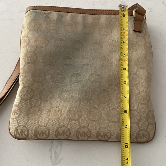 ❌SOLD❌ Michael Kors Women Crossbody Bag- Tan/Gold - Picture 14 of 17